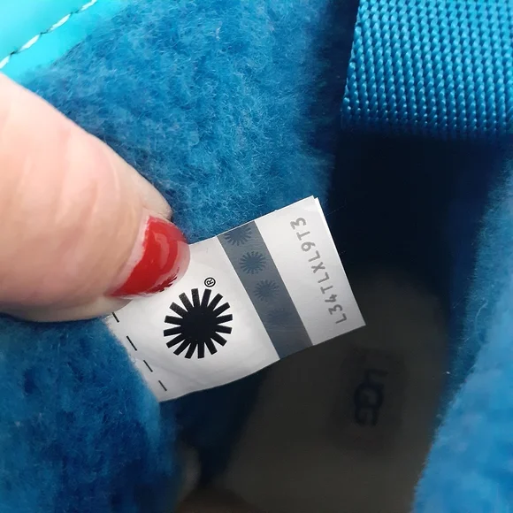 UGG Classic Clear Boots Big Kids Sz 6 - Picture 9 of 9